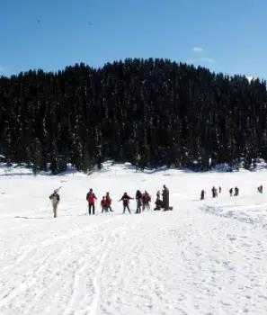 Taj Mahal And Gulmarg Skiing Tour